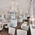 Strandschloesschen Hotel