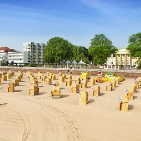 Hotel Strandschloesschen 3*
