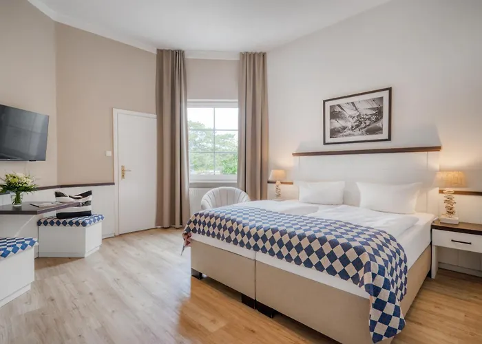 Hotel Strandschloesschen 3*