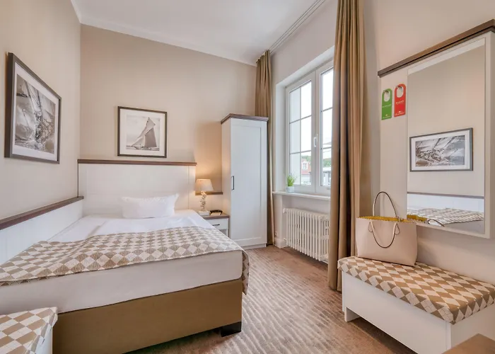 Strandschloesschen Hotel